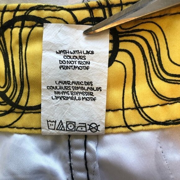 Vintage OP  Mens 38 Board Shorts in White/Black /Yellow Graphics - Picture 7 of 16